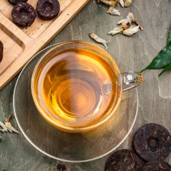 BIO Pu Erh Tea od značky Green Plantation je fermentovaný čaj s doporučenou dávkou 12 g na litr, ideální pro milovníky kvalitního a zdravého čaje.