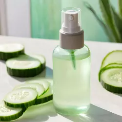 BIO Okurka od značky Green Plantation je 100% přírodní hydrosol s relaxačním účinkem, ideální pro osvěžení pleti.