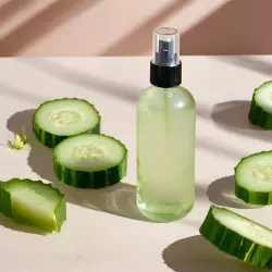 BIO okurka od značky Green Plantation je 100% přírodní hydrosol v 50 ml balení, ideální pro osvěžení pleti díky svému infusovanému oleji.