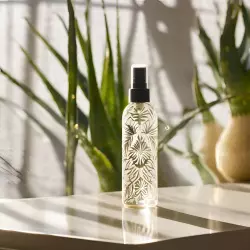 BIO Aloe vera je 100% přírodní hydrolát o objemu 50 ml od značky Green Plantation, který má zklidňující účinky na pokožku.