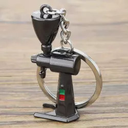 Černý mlýnek na kávu od značky Coffea je stylový přívěsek na klíče, ideální jako dárek pro milovníky kávy.