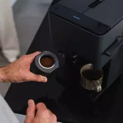Domácí automatický kávovar Nivona Cube 4106 s vysokým příkonem 1455 W vám zajistí dokonalou kávovou zkušenost.