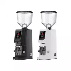 Espressový mlýnek na kávu Eureka Atom W 75 v elegantní černé barvě je navržen pro maximální efektivitu s napětím 230V.
