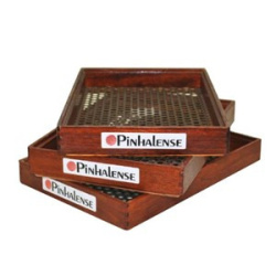Sada sedmi sít Pinhalense Coffee Screen Set pro třídění zelené kávy podle velikosti zrna Sada sedmi sít Pinhalense Coffee Screen Set pro třídění zelené kávy podle velikosti zrna