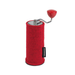 Obal Comandante Felt Sleeve Tomato navlečený na mlýnku