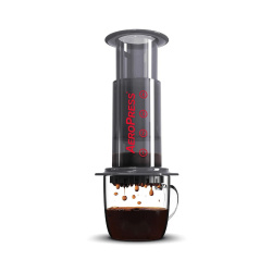 Ruční lis na kávu AeroPress, celkový pohled na sestavu