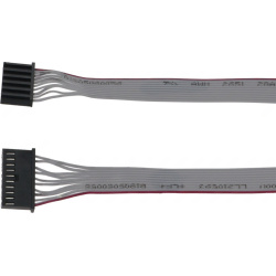 Šedý plochý kabel s deseti žilami a konektory na obou koncích