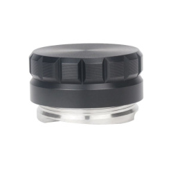 Černý nerezový distributor kávy o průměru 58,5 mm, celkový pohled