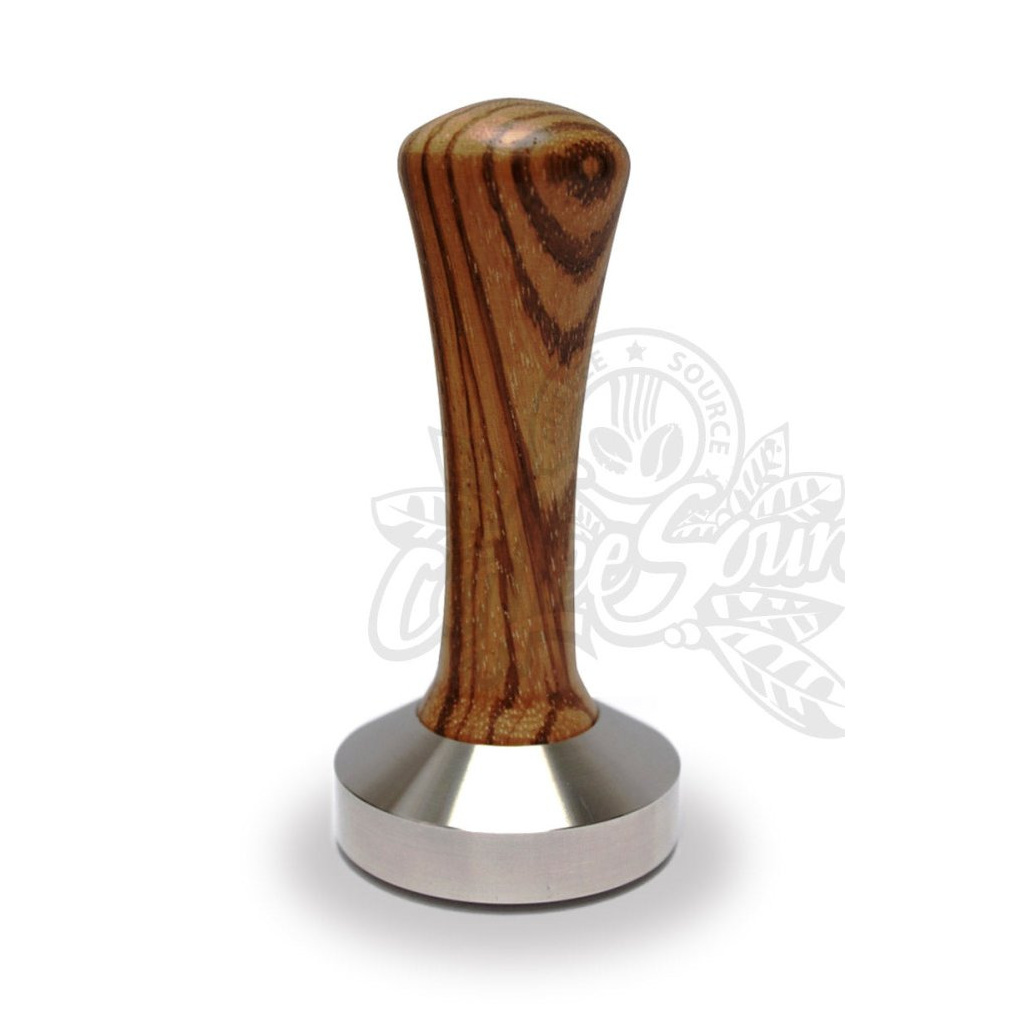 Tamper Heavy 58 mm s plochou základnou a dlouhou dřevěnou rukojetí Tamper Heavy 58 mm s plochou základnou a dlouhou dřevěnou rukojetí