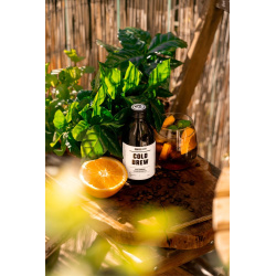 Lahev s cold brew Colombia Tolima z boku