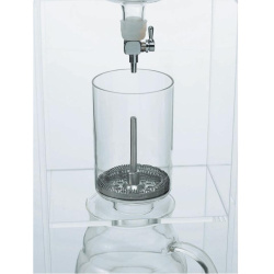 Hario Water Dripper Clear zešikma na stole
