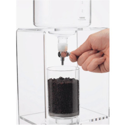 Hario Water Dripper Clear při kapání studené kávy