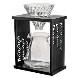 Sada Hario AYA V60 se stojanem s ornamentem Asanoha v černé, celkový pohled