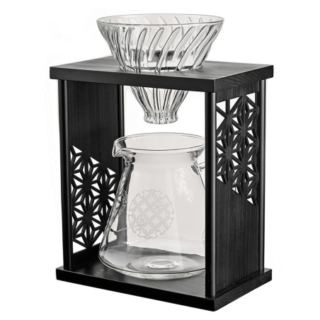 Sada Hario AYA V60 se stojanem s ornamentem Asanoha v černé, celkový pohled