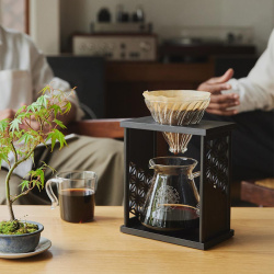 Skleněná karafa ze sady Hario AYA V60 Asanoha