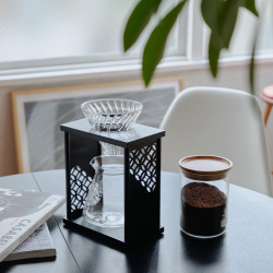 Skleněná karafa ze sady Hario AYA V60 Shippou