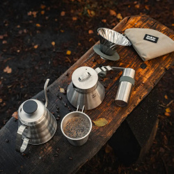 Dripper z outdoorové sady Hario V60 zblízka