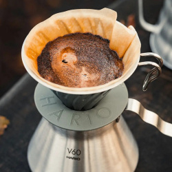Sada Hario V60 Outdoor rozložená vedle sebe