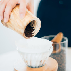 Spodní nádobka na mletou kávu u mlýnku Hario Coffee Mill