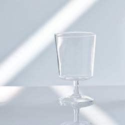Dno sklenice Hario Glass Goblet při pohledu zespodu