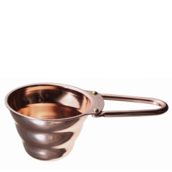 Odměrka Hario V60 na mletou kávu o objemu 12 g, celkový pohled
