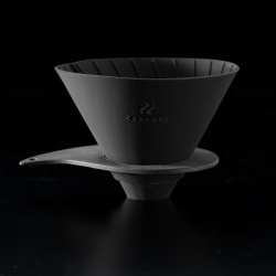 Detail plochého dna driperu Hario Zebrang V60 Detail plochého dna driperu Hario Zebrang V60