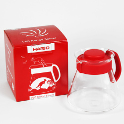 Karafa Hario Desert Red s nasazeným driperem V60
