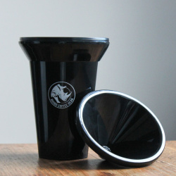 Rhinowares Rhino spittoon při pohledu z boku Rhinowares Rhino spittoon při pohledu z boku