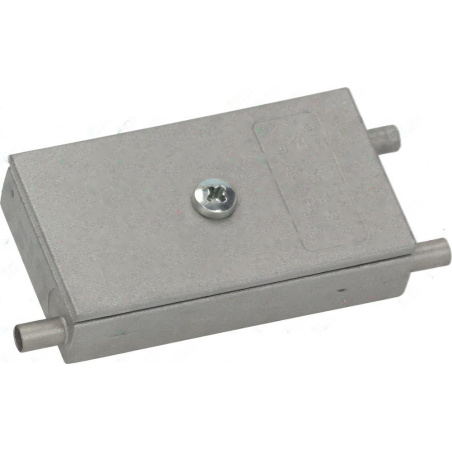 Obdélníkový hliníkový výměník tepla, v protilehlých rozích dvě trubkové vsuvky