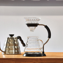 Skleněná karafa ze sady Hario V60 Arm Stand
