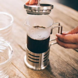 Detail okraje skla Hario B-TH-2 pro french press