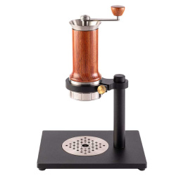 Aram Espresso Maker při pohledu z boku, vidět páku