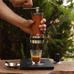 Aram Espresso Maker při přípravě espressa