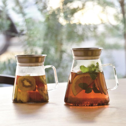 Tea Server Simply z boku, vidět ouško a výlevku