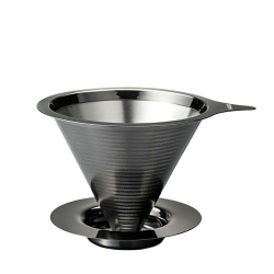 Kovový dripper Hario Double Mesh 02 v odstínu Metal Black, celkový pohled Kovový dripper Hario Double Mesh 02 v odstínu Metal Black, celkový pohled
