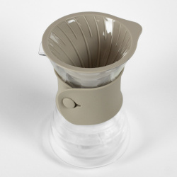 Pískový Drip Decanter z boku, vidět ouško karafy Pískový Drip Decanter z boku, vidět ouško karafy