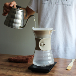 Dno skleněné karafy Hario Drip Decanter zespodu Dno skleněné karafy Hario Drip Decanter zespodu