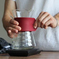 Brusinkový Decanter s driperem usazeným nahoře