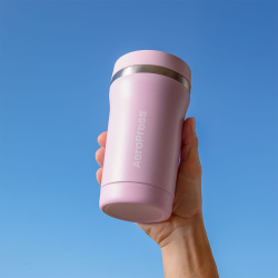 Příprava kávy v cestovním AeroPressu Go Plus Příprava kávy v cestovním AeroPressu Go Plus