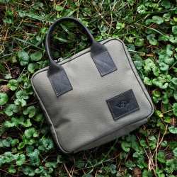 Spodní strana tašky Comandante Travel Bag XL