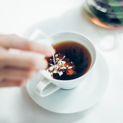 Do šálku Hario V60 o objemu 150 ml shora