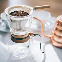 Drip Pot Hario z boku s dřevěnou rukojetí Drip Pot Hario z boku s dřevěnou rukojetí