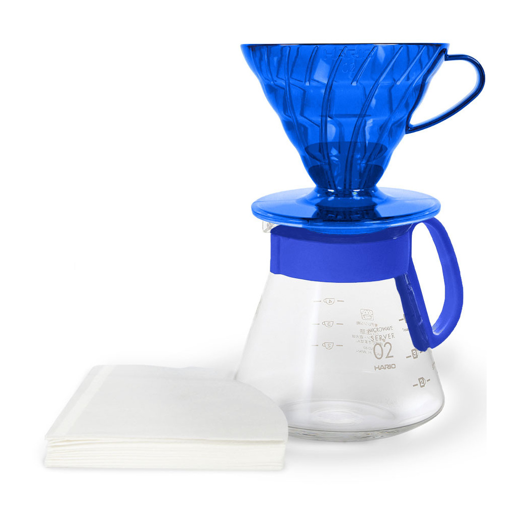 Sada driper a karafa Hario V60 02 v odstínu Ocean Blue, celkový pohled Sada driper a karafa Hario V60 02 v odstínu Ocean Blue, celkový pohled