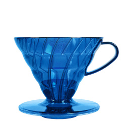Příprava filtrované kávy sadou Ocean Blue Příprava filtrované kávy sadou Ocean Blue