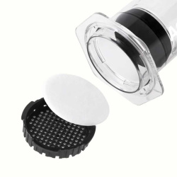 Komora AeroPress XL Clear při pohledu zblízka Komora AeroPress XL Clear při pohledu zblízka