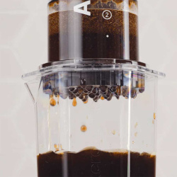 Píst AeroPress XL Clear položený samostatně Píst AeroPress XL Clear položený samostatně