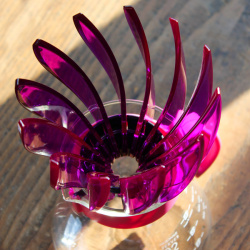 Tvar žeber pro dripper Suiren při pohledu zblízka Tvar žeber pro dripper Suiren při pohledu zblízka