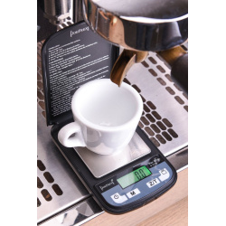 Boční pohled na espresso váhu JoeFrex 800 g