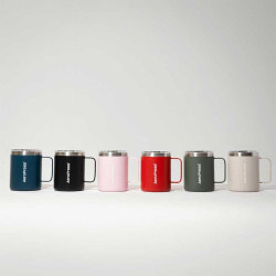 Termohrnek AeroPress při pohledu shora pro lepší představu o tvaru