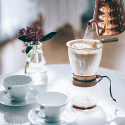 Látkový filtr konvice Hario Woodneck Drip Pot
